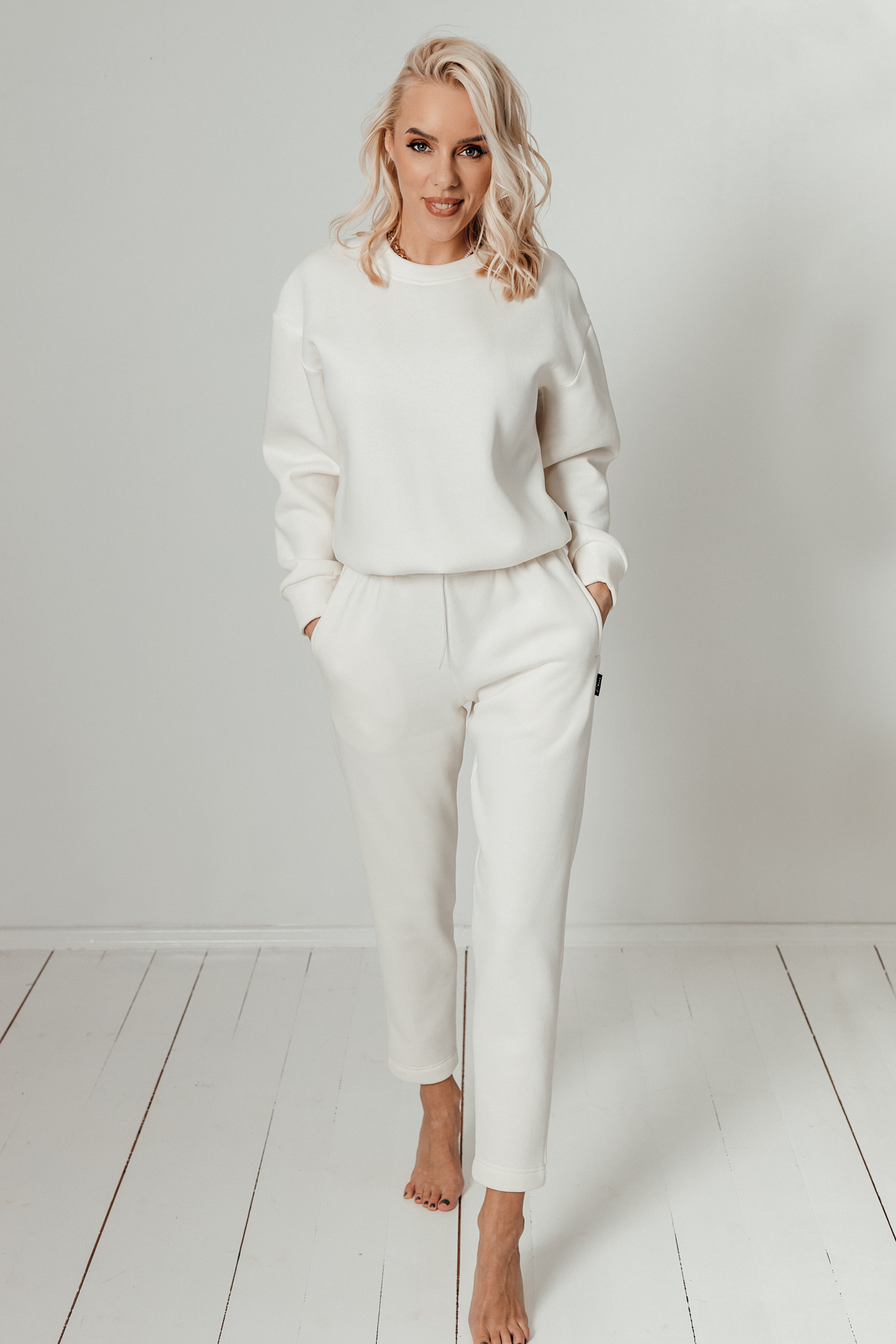 WHITE DREAM - Image 2