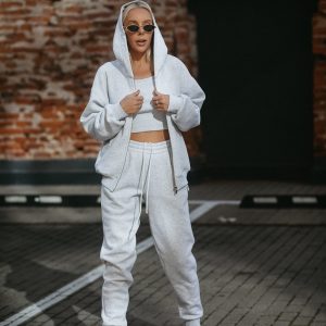 WHITE MELANGE KELNIŲ SU RIBU KOSTIUMAS