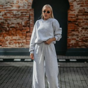 WHITE MELANGE PLAČIŲ KELNIŲ KOSTIUMAS