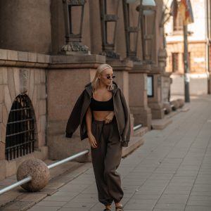 TRUFFLE BROWN BAGGY KELNIŲ KOSTIUMAS