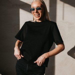 ESSENTIAL TEE - BLACK